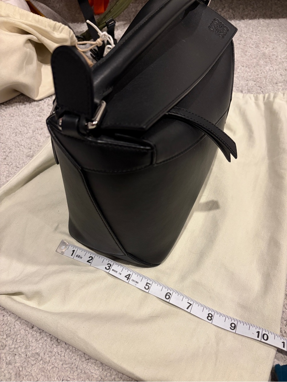 Loewe Medium Puzzle Edge bag in black calfskin - Picture 13 of 15